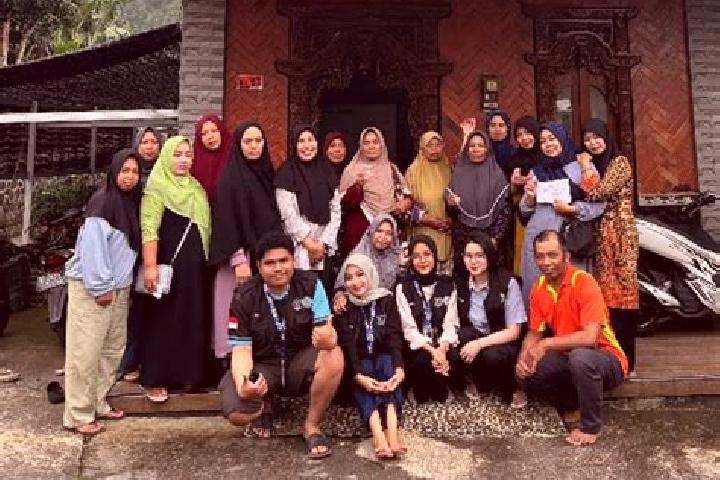 Barnyard Bash Chicken Chase slot game